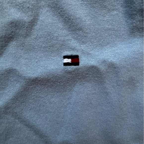 Vintage Y2K Tommy Hilfiger Baby Blue Embroidered Logo Tee - Picture 2 of 5